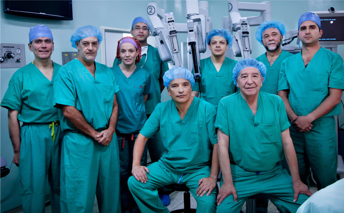 El equipo de Cirurobótica en la clínica Marly