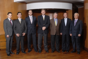 Equipo de cirugía robótica en Colombia